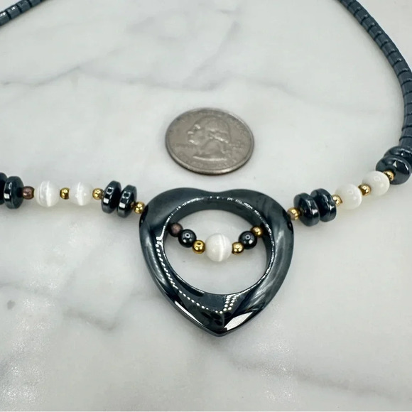Vintage Hematite Heart Necklace Mother Of Pearl Beads Barrel Clasp Unise… - Picture 5 of 8